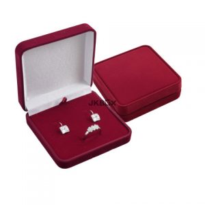 Díszcsomagolás fülbevalóknak / hajcsatoknak / brossoknak