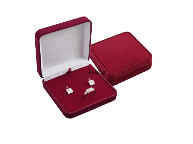 díszcsomagolás bordó bársonydoboz ajándékdoboz