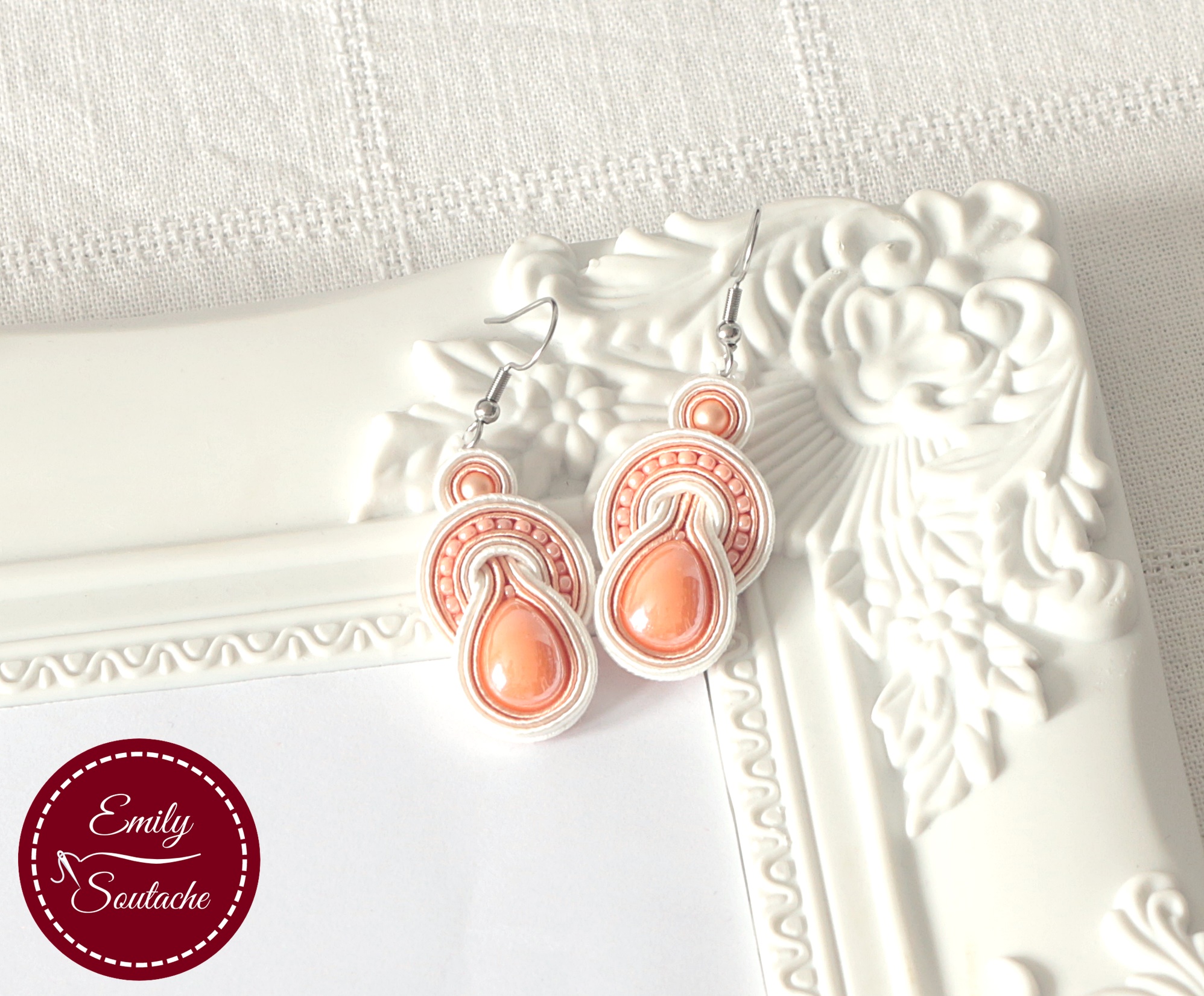 barack és fehér színű lógós porcelán fülbevaló